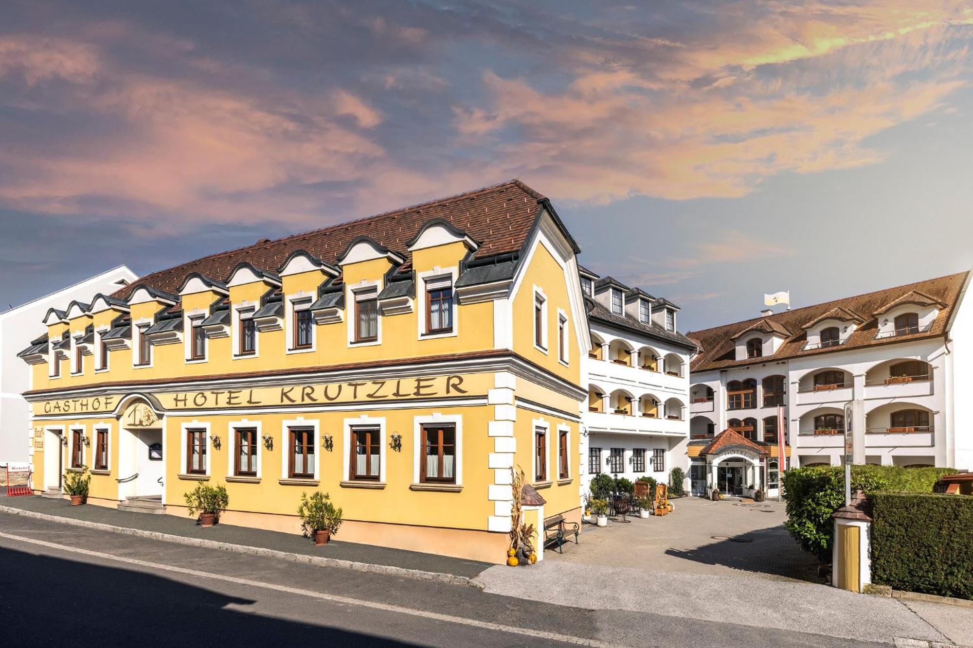 Genussgasthof & Hotel Beim Krutzler Heiligenbrunn ภายนอก รูปภาพ