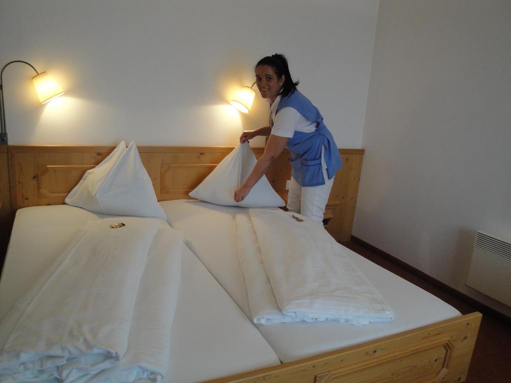Genussgasthof & Hotel Beim Krutzler Heiligenbrunn ภายนอก รูปภาพ